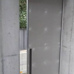 フレキボードのジョイントは建物と同調させています