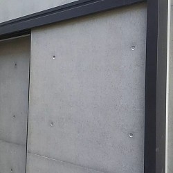パターンとアクセントを建物にあわせて仕上げはランデックスコートです。